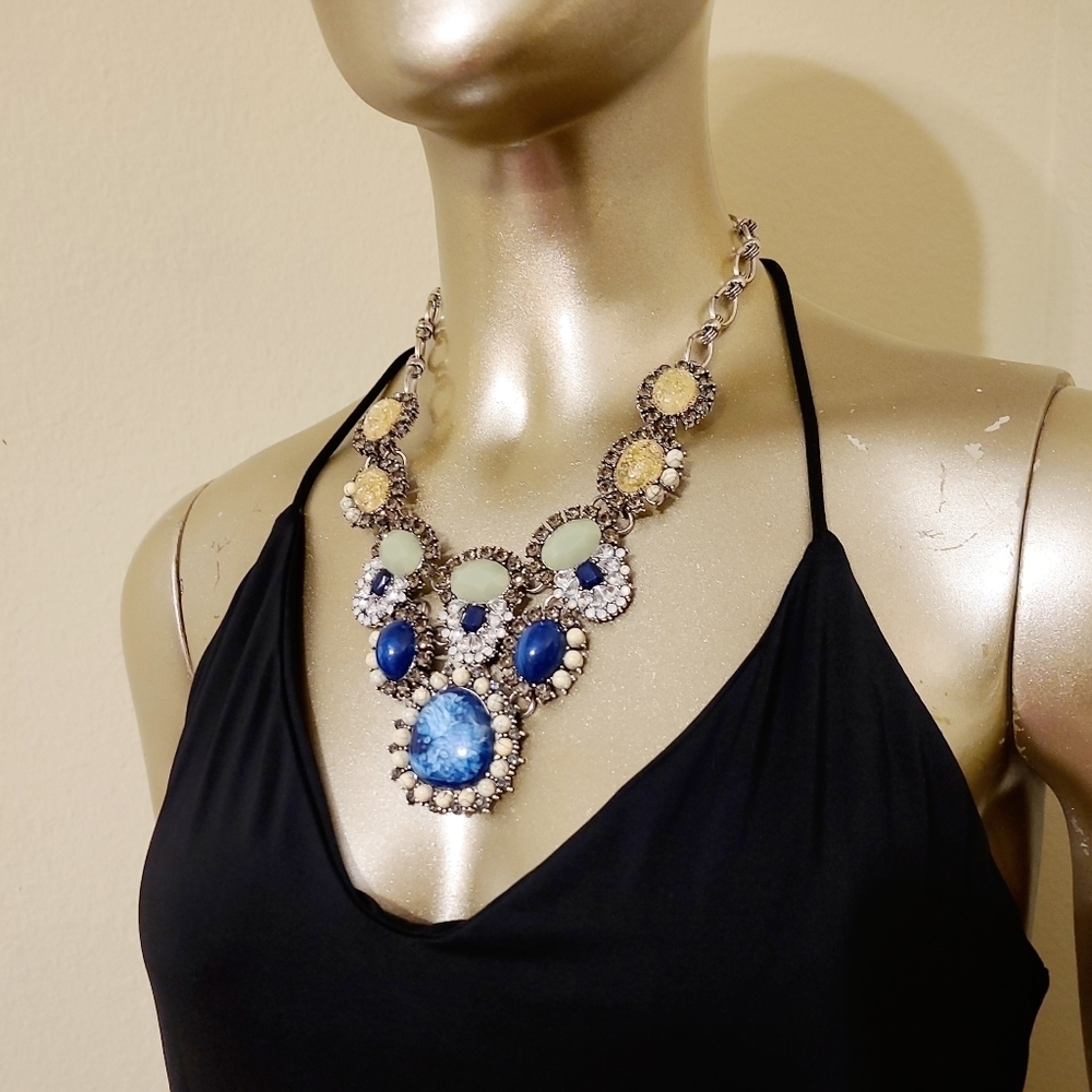 SOLD CHLOE & ISABEL TANGIER SOLADITE CHAMPAGNE CRYSTAL SILVER STATEMENT NECKL… - Picture 9 of 16
